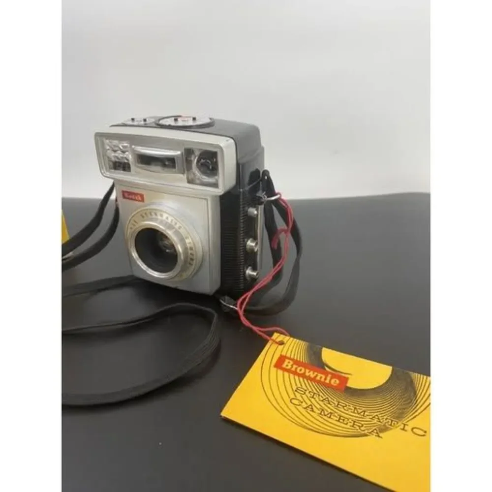 KODAK BROWNIE STARMATIC CAMERA, MINT CONDITION COLLECTOR w/STRAP #46 (B-2)